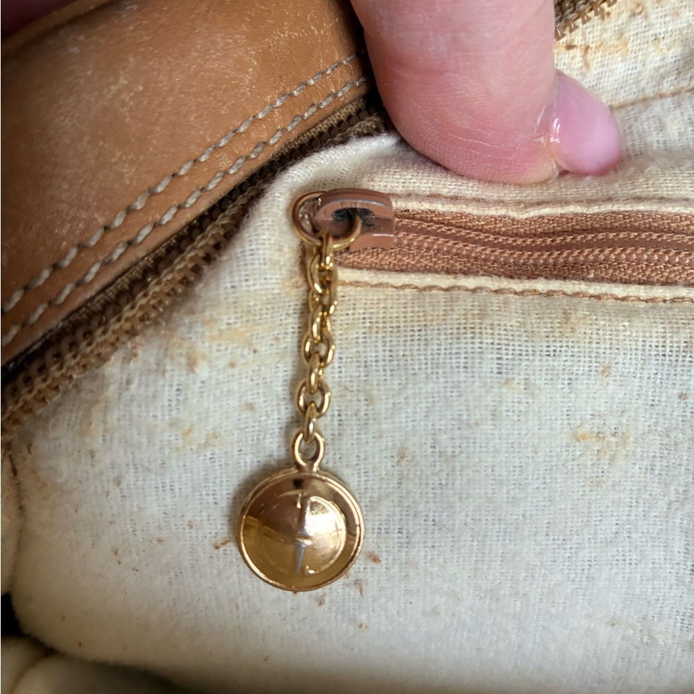 Authentic Gucci Tan and Brown Vintage Crossbody Bag - Rare - Picture 13 of 16